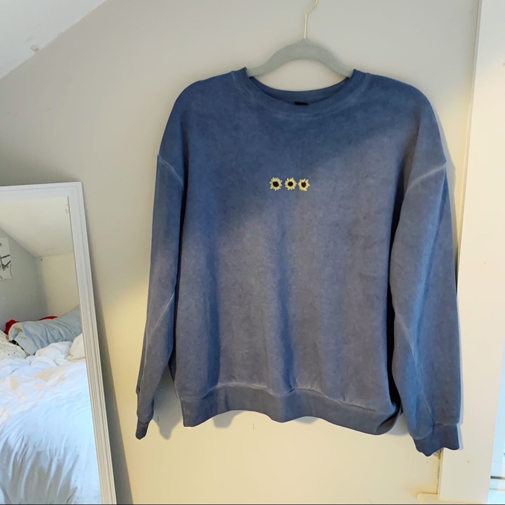HAND EMBROIDERED CREW NECK